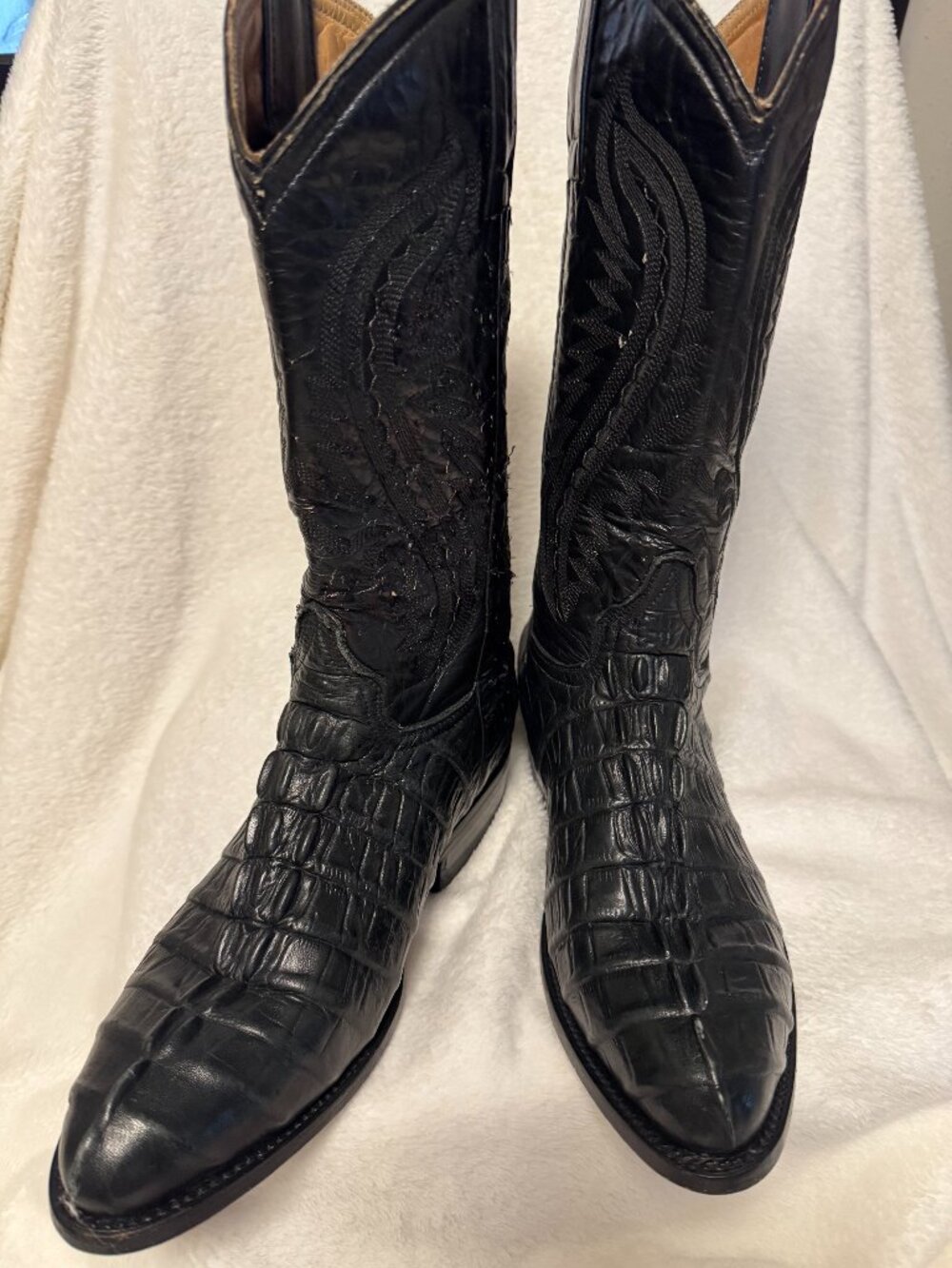 Beautiful genuine leather crocodile embossed Rogers Boot Co. cowboy boots!